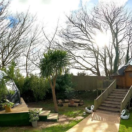 Romantic Treehouse With Hot Tub & Bbq Lodge Praze an Beeble ภายนอก รูปภาพ