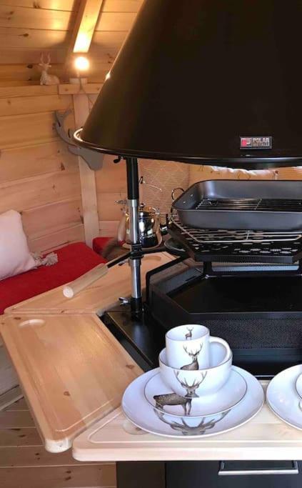 Romantic Treehouse With Hot Tub & Bbq Lodge Praze an Beeble ภายนอก รูปภาพ